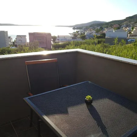 Apartmani Dalmatinka Metajna Extérieur photo