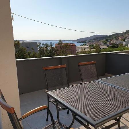 Apartmani Dalmatinka Metajna Extérieur photo