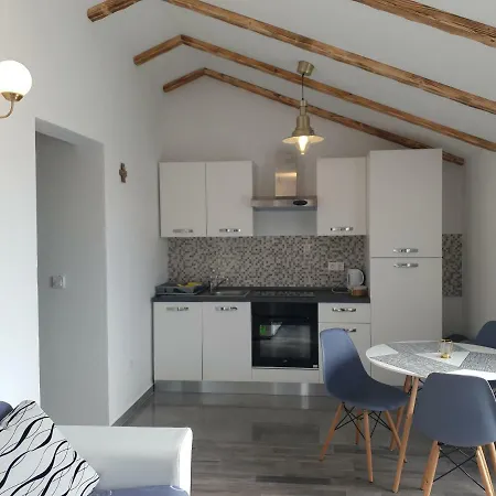Apartmani Dalmatinka Metajna Extérieur photo