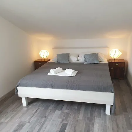 Apartmani Dalmatinka Metajna Extérieur photo